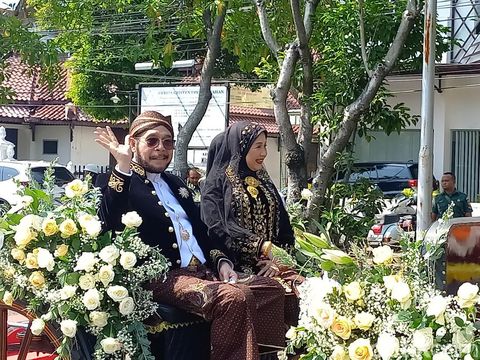 Kirab pernikahan putra Anwar Usman dan Idayati adik Jokowi, Adityo Rimbo Galih Samudro, dengan Aisyah Nooratisya, di Jalan MT Haryono, Manahan, Kota Solo, Sabtu (29/6/2024) siang.