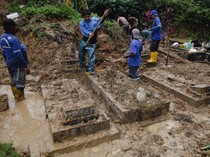 30 Makam di TPU Sei Panas Batam Tertimbun Longsor
