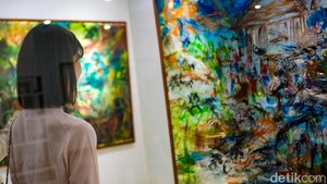 Sebanyak 30 karya seni ini dibuat dengan teknik finger painting alias tidak memakai kuas.