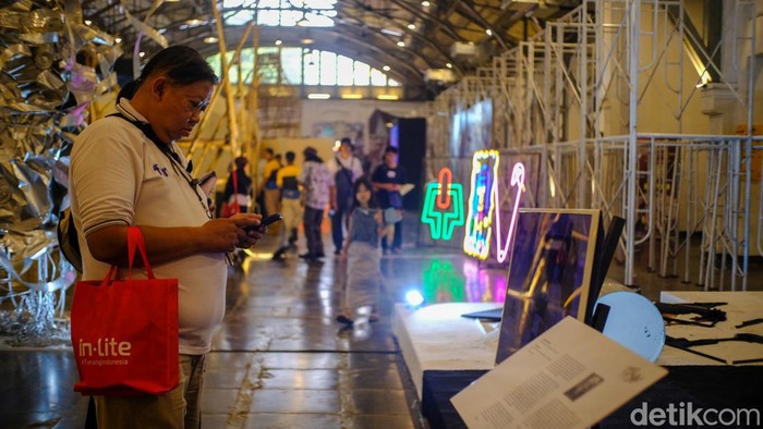 Menengok Pameran Instalasi Seni Cahaya di Pos Bloc Jakarta