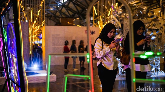 Menengok Pameran Instalasi Seni Cahaya di Pos Bloc Jakarta