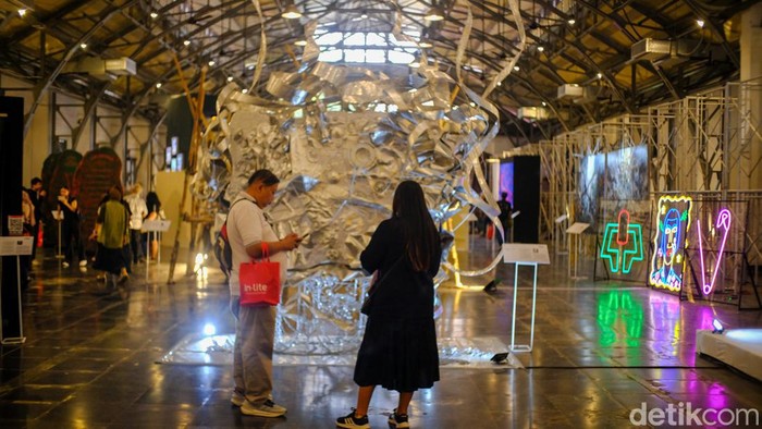 Menengok Pameran Instalasi Seni Cahaya di Pos Bloc Jakarta
