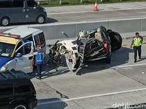 Kondisi Pajero yang Seruduk Truk Mogok di Tol Semarang-Batang: Atap sampai Terbuka