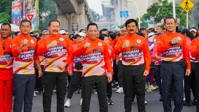Momen Kapolri-Jaksa Agung-Menkopolhukam di Bhayangkara Fun Walk 2024