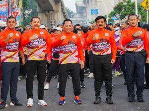Momen Kapolri-Jaksa Agung-Menkopolhukam di Bhayangkara Fun Walk 2024