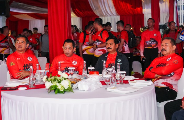 Momen Kapolri-Jaksa Agung-Menkopolhukam di Bhayangkara Fun Walk 2024 (Dok Pribadi/Istimewa)