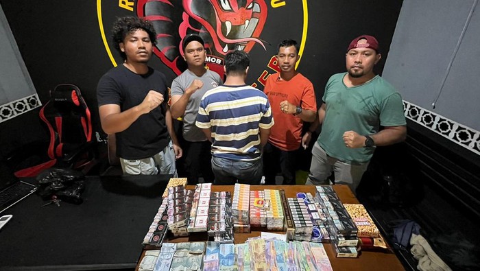 Polisi mengamankan pria berinisial YK (34) usai mencuri di salah satu kios di Pasar Gosalaha, Kota Tidore Kepulauan. (Dok. Istimewa)