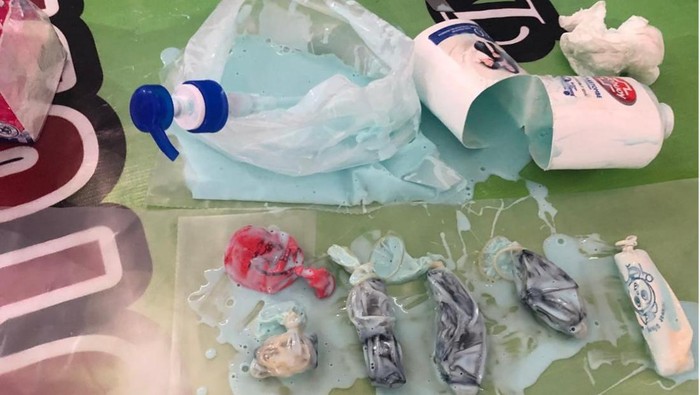 Penampakan ganja dan sabu yang diselundupkan napi di bintan dalam botol sabun cair. (Istimewa)