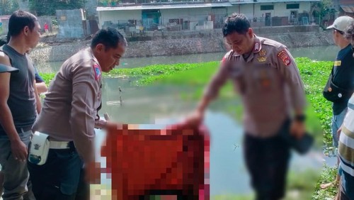 Pria paruh baya ditemukan tewas di kali Jangkuk Kota Mataram, NTB. Foto: Humas Polresta Mataram.