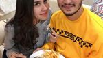 Manisnya Momen Ritchie Ismail dan Syahnaz Saat Kulineran Bareng