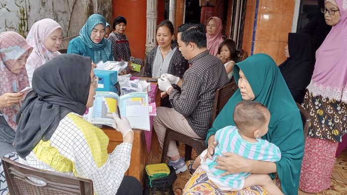 Satgas Stunting dan Penyuluh KB melakukan kegiatan pengukuran stunting di Posyandu Lubuklinggau
