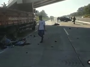 Warga Sebut Truk Tertabrak Pajero di Tol Semarang-Batang Sudah Parkir 2 Hari