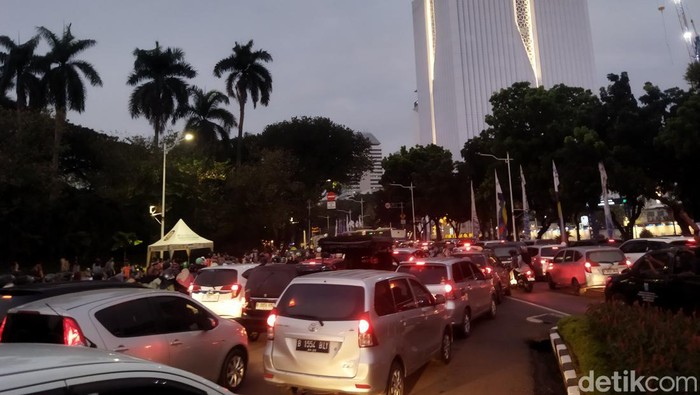 Kemacetan Melumpuhkan Kawasan Monas Menjelang Kemilau Jakarta Night Carnival