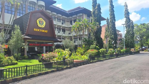 Suasana Gedung Rektorat Universitas Mataram (Unram), JUmat (21/6/2024).