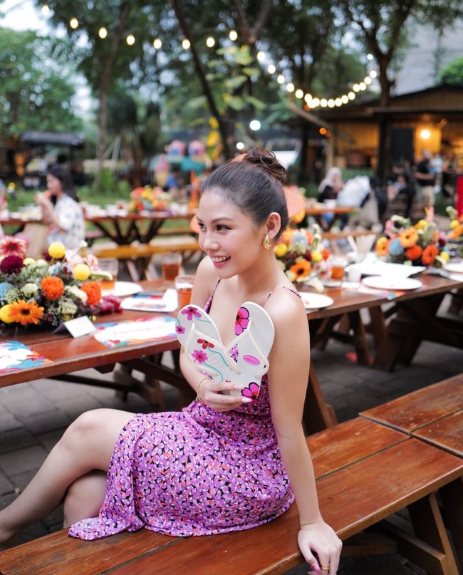 Nama Vanesha sendiri memang semakin dikenal sejak dirinya memerankan karakter Milea dalam film Dilan 1990. Hingga kini tampaknya karakter tersebut masih begitu melekat dengan dirinya hingga tak sedikit netizen yang masih memanggilnya Milea. Foto: Instagram/@vaneshaass