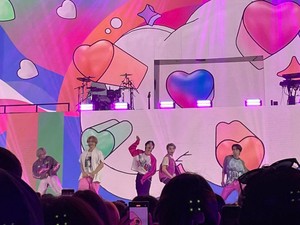 WayV Tutup Penampilan di Allo Bank Festival 2024 Lewat Give Me That