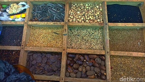 14 jenis rempah-rempah yang disebut sebagai ragi genep milik masyarakat Suku Sasak di Pulau Lombok, Nusa Tenggara Barat (NTB). (Foto: Edi Suryansyah/detikBali)