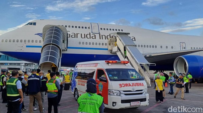 450 jemaah haji Makassar tiba di Bandara Sultan Hasanuddin.