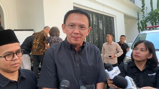 Ahok saat melayat ke rumah duka Tanri Abeng (Taufiq/detikcom)