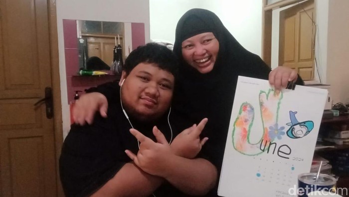 Angkasa dan ibunya, Iin Rahmi Handayani