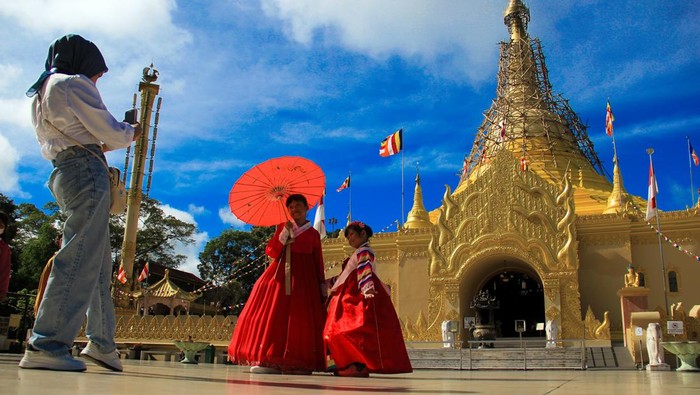Berkunjung ke Wisata Religi Taman Alam Lumbini di Karo