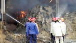 Gudang Pakan Ternak di Sidoarjo Kebakaran