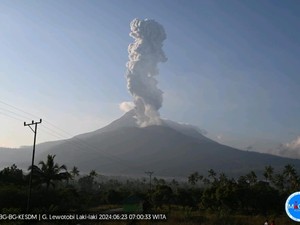 Gunung Lewotobi Laki-laki Meletus Lagi, Pesawat Wings Air Gagal Berangkat