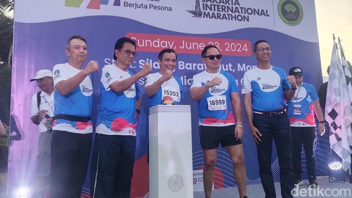 Jakarta Marathon Meriah Diikuti Ribuan Peserta, Gubernur Heru dan Menkes Budi Gunadi Turut Berlari