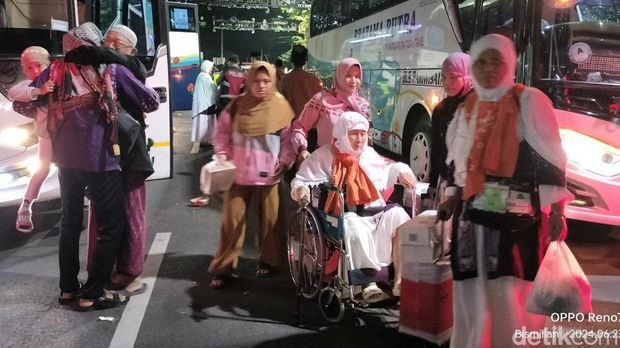 Jamaah Haji Kloter Awal Tiba Di Bojonegoro