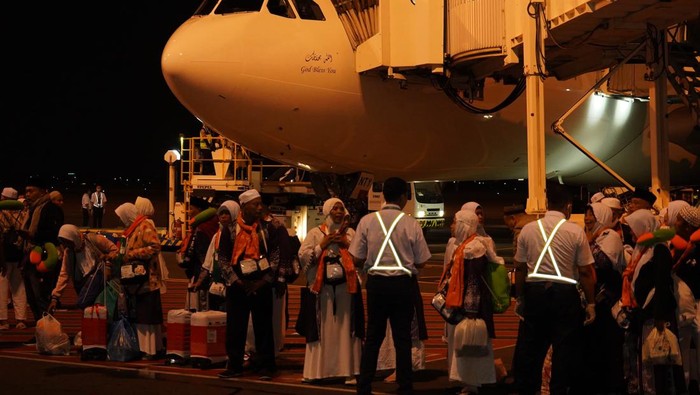 Jemaah haji Jatim kloter pertama tiba di Tanah Air