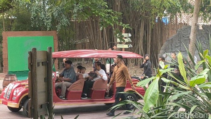 Jokowi ajak Jan Ethes dan Lembah Manah ke Solo Safari, Minggu (23/6/2024).