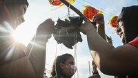 Tradisi ini digelar untuk melestarikan budaya Cina Benteng sekaligus memperingati perayaan Peh Cun 2024. 
