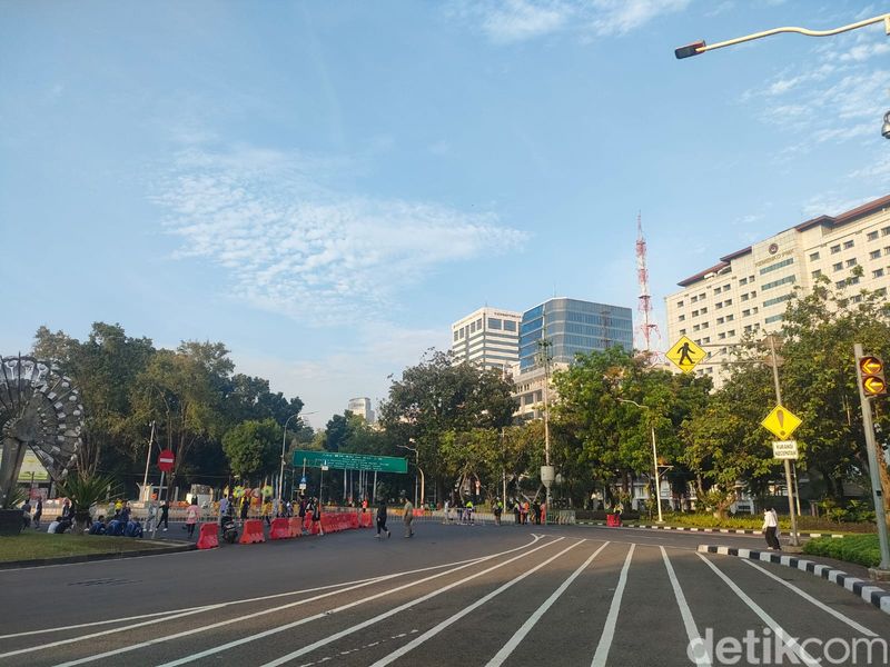 Kondisi langit Jakarta, Minggu (23/6/2024)