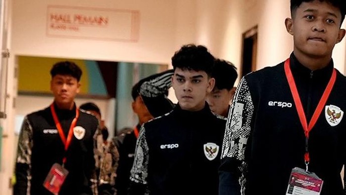 Pemain diaspora timnas Indonesia U-16 Mathew Baker terkesan dengan dukungan besar di Stadion Manahan.