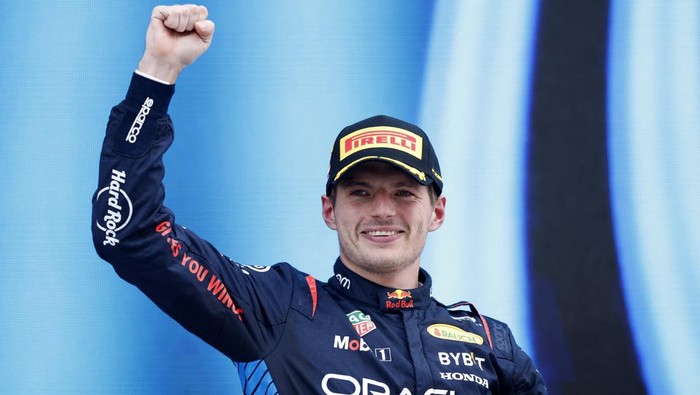 Formula One F1 - Spanish Grand Prix - Circuit de Barcelona-Catalunya, Barcelona, Spain - June 23, 2024 Red Bulls Max Verstappen celebrates on the podium after winning the Spanish Grand Prix REUTERS/Albert Gea