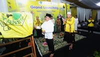 Bakal calon Wali Kota Tangerang Sachrudin membuka secara simbolik grand launching safari dakwah satkar ulama Kota Tangerang dengan memukul bedug di Kota Tangerang, Jumat (21/6/2024).
