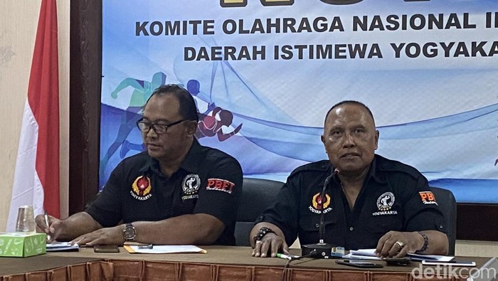 Pelatih binaraga DIY, Atok Suhartanto dan Seno Ariwibowo saat ditemui di kantor KONI DIY, Minggu (23/6/2024).