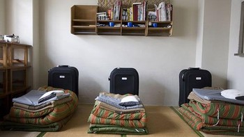 Di Jepang, penjara bernama Onomichi menempatkan para tahanan yang sudah berumur lansia. Maka, disediakan beragam fasilitas seperti tongkat jalan, makanan dengan tekstur lembut yang mudah dicerna serta kegiatan menjahit. (Foto: Boredpanda)