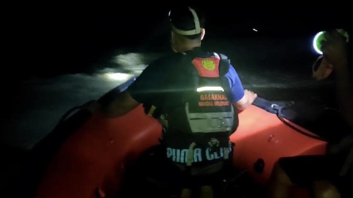 Proses pencarian nelayan hilang di Bangka Tengah oleh Basarnas.