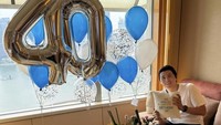 Reino tentu merayakan hari ulang tahunnya di Singapura. Syahrini juga telah menyiapkan berbagagi macam kue, balon, hingga buket bunga untuk merayakan ulang tahun Reino. Foto: Instagram @princesssyahrini @reinobarack