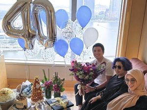 Reino Barack Ultah, Dapat Kejutan Kue dan Buket Bunga dari Syahrini