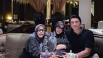 Reino Barack Ultah, Dapat Kejutan Kue dan Buket Bunga dari Syahrini