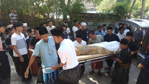 Jenazah korban saat tiba di rumah duka seusai menjalani perawatan di RSUD Provinsi NTB. Foto: (Istimewa)