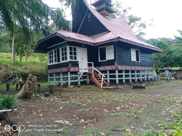 Rumah adat Pakpak atau rumah Jojong Marga Berutu