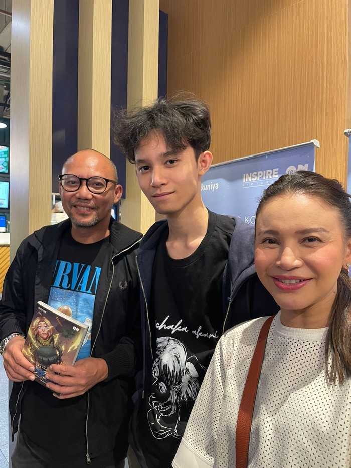 Skyler Skyler rilis komik perdana, ditemani orangtua, Rossa dan Yoyo Padi Reborn.