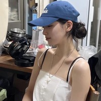 Awalnya Song Hye Kyo mengunggah foto candid Suzy di Instagram Story pada Sabtu (22/6/2024). Seolah mengabarkan keduanya berada di restoran BBQ Korea. Foto: Instagram