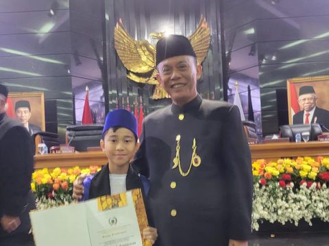HUT ke-497 DKI Jakarta menjadi hari membahagiakan untuk pebalap cilik Abyan Aqila Kurniawan. Dia meraih penghargaan dari DPRD DKI Jakarta