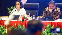 Sri Mulyani Indrawati menjelaskan program prioritas makan bergizi gratis yang akan dijalankan pemerintahan mendatang di bawah presiden terpilih Prabowo Subianto dan wakil presiden terpilih Gibran Rakabuming Raka.