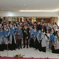 Setelah lulus SMA, Atta berniat kembali melanjutkan pendidikan dengan berkuliah. Meski sudah berusia hampir 30 tahun dan memiliki 2 anak, namun menurut Atta tak ada kata terlambat dalam mengejar pendidikan. Foto: Instagram/@attahalilintar