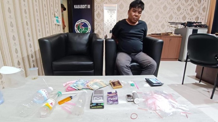 Barang bukti sabu dan senjata tajam hingga senapan angin yang diamankan polisi